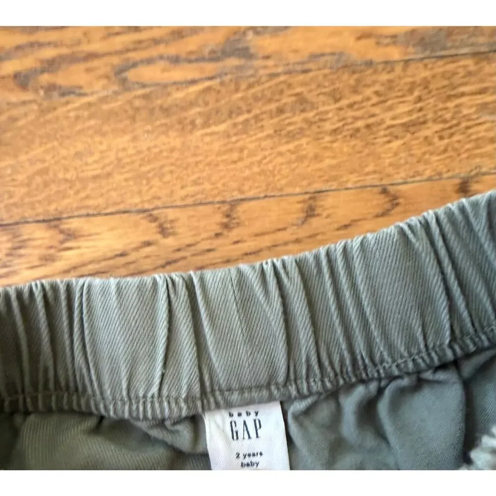 Gap Boys' Green Khaki Pants Size 2